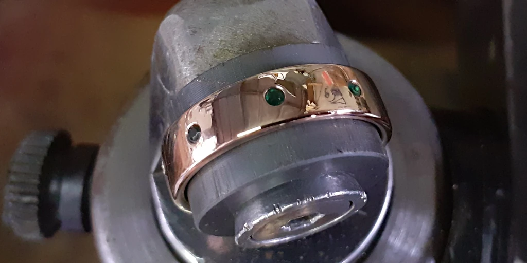 18ct rose gold emerald ring