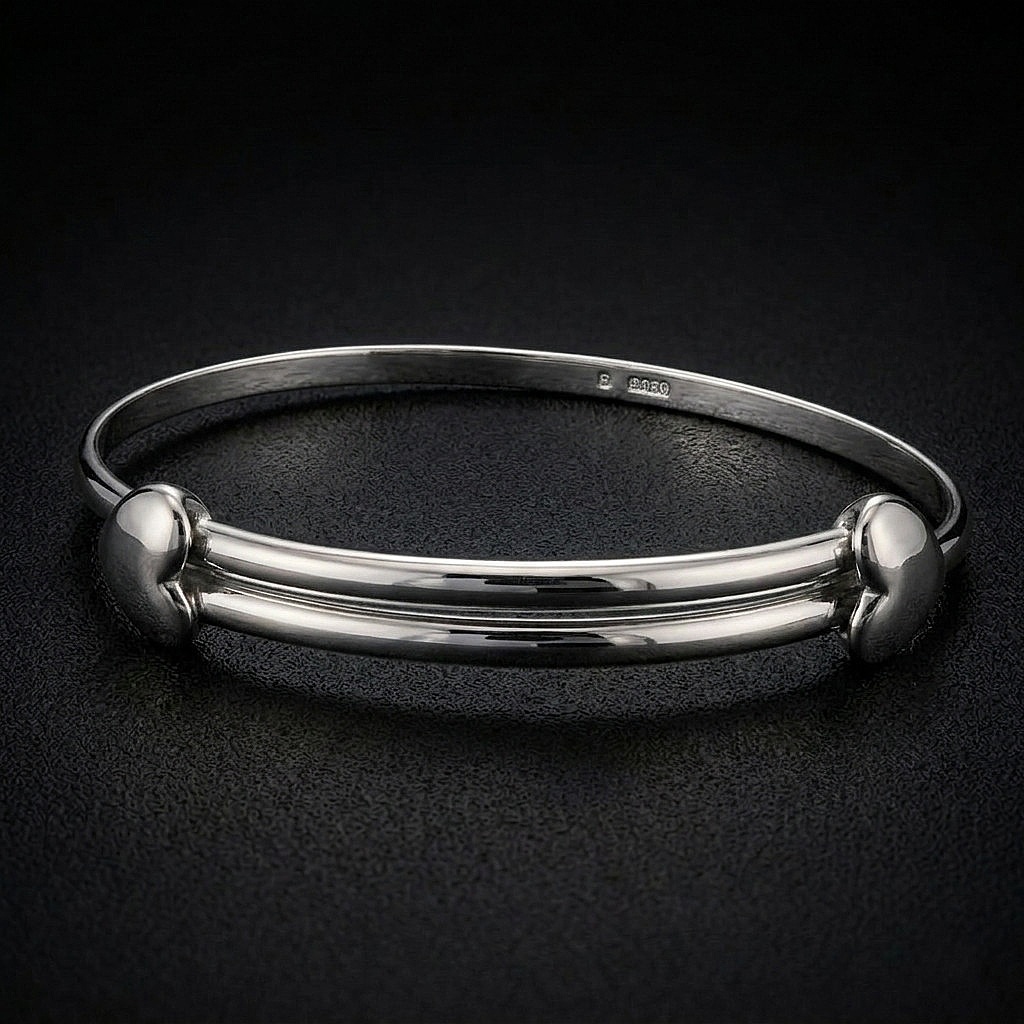 Expanding Silver Love Heart Bangle Expanding Silver Love Heart Bangle